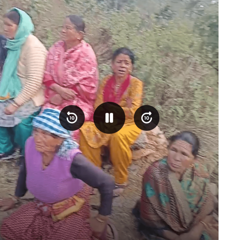 आक्रोशित ग्रामीण